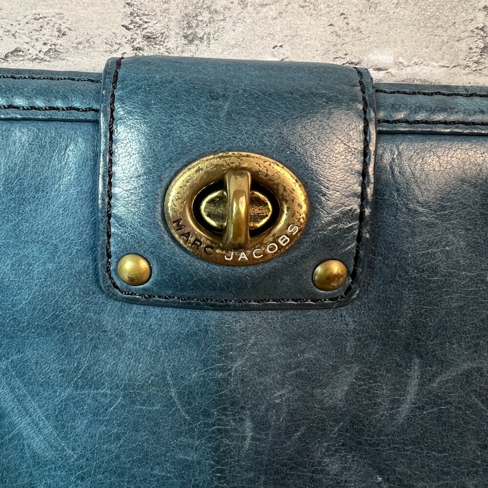 Marc by Marc Jacobs Totally Turnlock flap wallet in blue leather - Picture 2 of 7